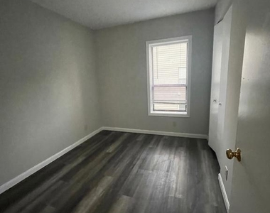 102 Buckingham Lane - Photo Thumbnail 9