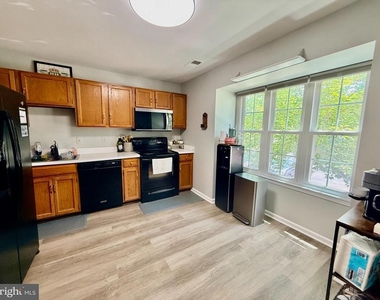 4232 Stockbridge Drive - Photo Thumbnail 7
