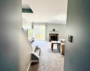 4232 Stockbridge Drive - Photo Thumbnail 5