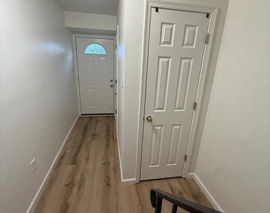 7627 Glenolden Place - Photo Thumbnail 8