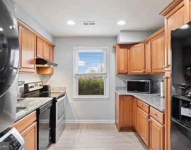 7627 Glenolden Place - Photo Thumbnail 5