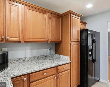 7627 Glenolden Place - Photo Thumbnail 6