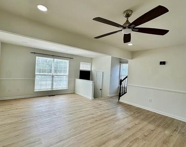 9242 Jessica Drive - Photo Thumbnail 4