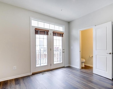 270 High Rail Terrace Se - Photo Thumbnail 5