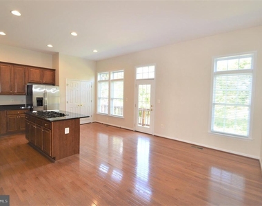 25140 Boomerang Terrace - Photo Thumbnail 18