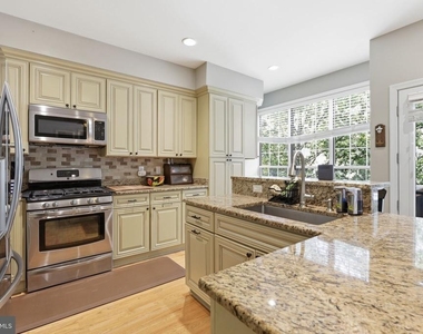 20746 Shoreline Terrace - Photo Thumbnail 11
