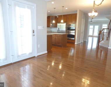 1604 Kinnaird Terrace Ne - Photo Thumbnail 7