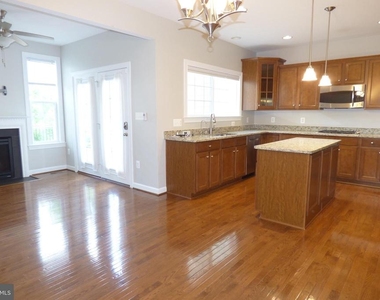 1604 Kinnaird Terrace Ne - Photo Thumbnail 3