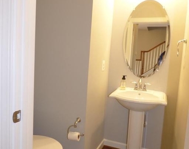 1604 Kinnaird Terrace Ne - Photo Thumbnail 16