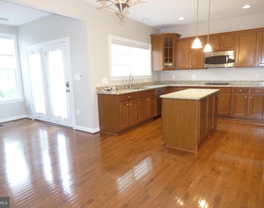 1604 Kinnaird Terrace Ne - Photo Thumbnail 5