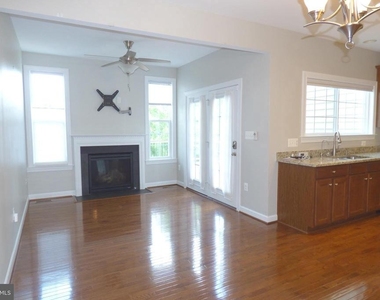 1604 Kinnaird Terrace Ne - Photo Thumbnail 4