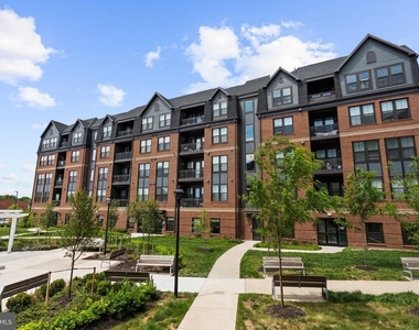 3925 Fair Ridge Drive - Photo Thumbnail 2
