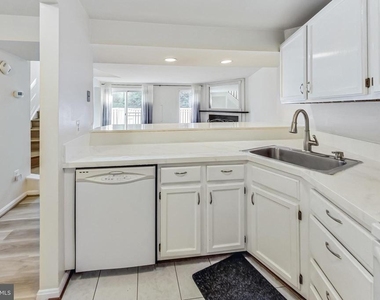 11924 Redtree Way - Photo Thumbnail 9