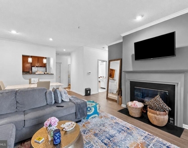 1708 Lake Shore Crest Drive - Photo Thumbnail 8