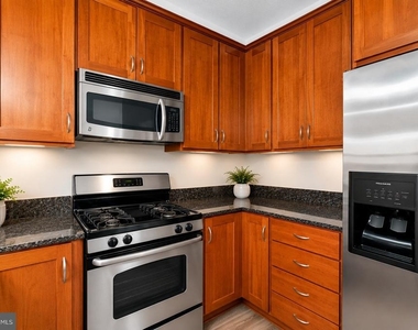 1708 Lake Shore Crest Drive - Photo Thumbnail 12