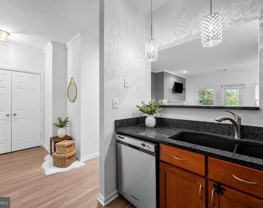 1708 Lake Shore Crest Drive - Photo Thumbnail 11