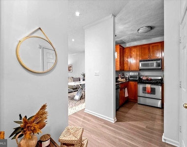 1708 Lake Shore Crest Drive - Photo Thumbnail 9