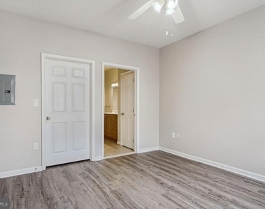 12949 Centre Park Circle - Photo Thumbnail 9
