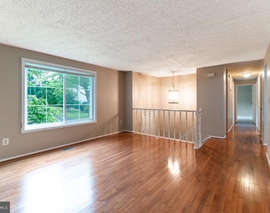 5906 Oak Leather Drive - Photo Thumbnail 4