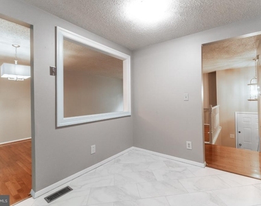 5906 Oak Leather Drive - Photo Thumbnail 11