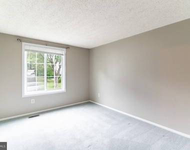 5906 Oak Leather Drive - Photo Thumbnail 16