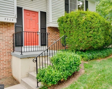 5906 Oak Leather Drive - Photo Thumbnail 2