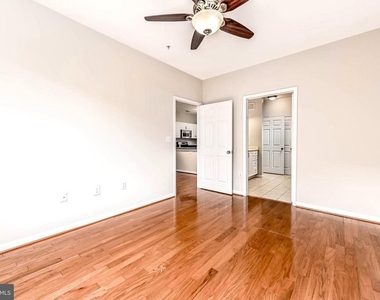 12909 Centre Park Circle - Photo Thumbnail 5