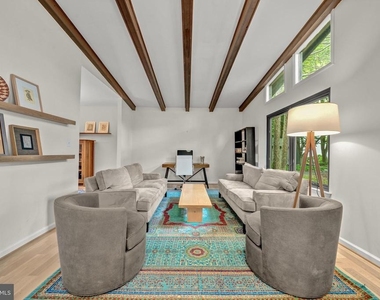 6706 Pine Creek Court - Photo Thumbnail 5
