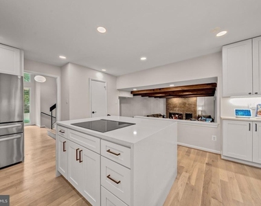 6706 Pine Creek Court - Photo Thumbnail 11