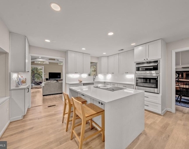 6706 Pine Creek Court - Photo Thumbnail 8