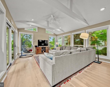 6706 Pine Creek Court - Photo Thumbnail 14