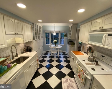 9209 Bailey Lane - Photo Thumbnail 4