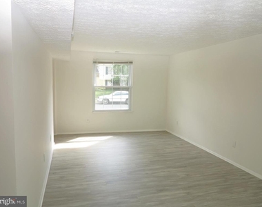 8406 Woodford Court - Photo Thumbnail 12
