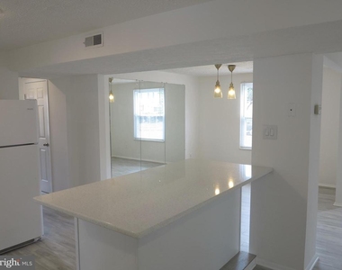 8406 Woodford Court - Photo Thumbnail 9