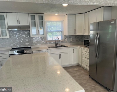 8406 Woodford Court - Photo Thumbnail 43