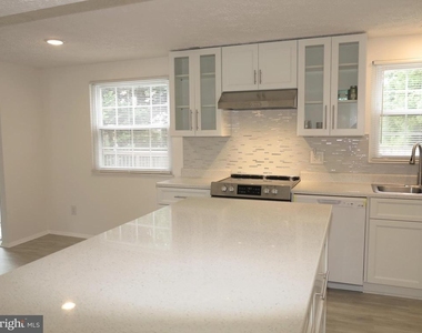 8406 Woodford Court - Photo Thumbnail 4