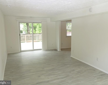 8406 Woodford Court - Photo Thumbnail 14