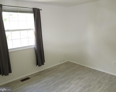 8406 Woodford Court - Photo Thumbnail 33