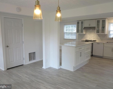 8406 Woodford Court - Photo Thumbnail 6