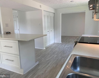 8406 Woodford Court - Photo Thumbnail 5