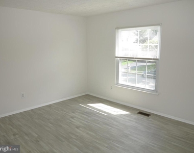 8406 Woodford Court - Photo Thumbnail 30