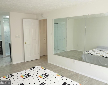 8406 Woodford Court - Photo Thumbnail 20