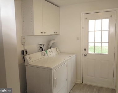 8406 Woodford Court - Photo Thumbnail 15
