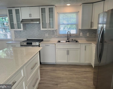 8406 Woodford Court - Photo Thumbnail 42