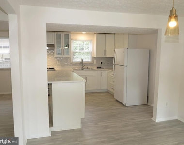 8406 Woodford Court - Photo Thumbnail 7