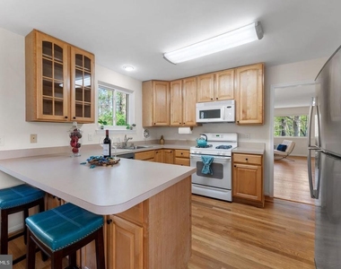 8459 Thames Street - Photo Thumbnail 6
