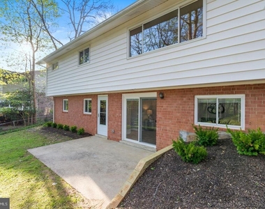 8459 Thames Street - Photo Thumbnail 12
