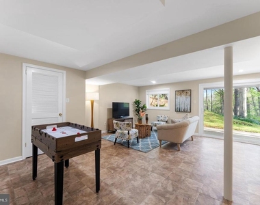 8459 Thames Street - Photo Thumbnail 10