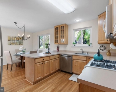 8459 Thames Street - Photo Thumbnail 7