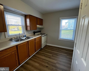 7889 Main Street - Photo Thumbnail 3